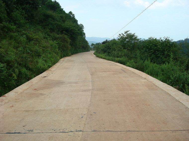 我国的农村基本只修水泥路而不修柏油路,竟是因为这些原因!