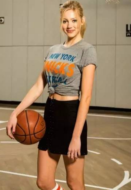 笑魇如花,清新脱俗——nba教练霍纳塞克之女