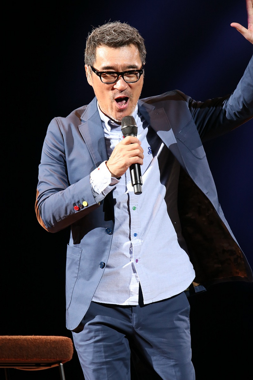 1987年,滚石唱片老板签下赵传,谁料第二天他见到赵传本人后,就嫌扑