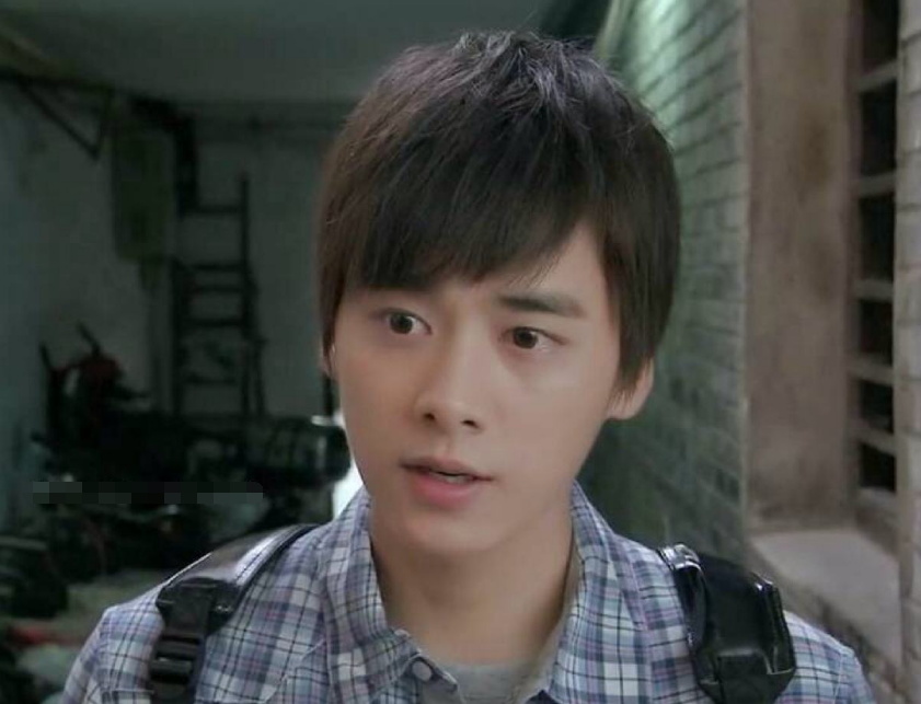 当李易峰换了发型,瞬间走向颜值巅峰,网友:这才是国民校草!