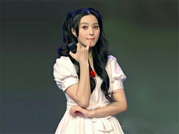 在这一风格上,迪丽热巴胜过了范冰冰!网友:太美了