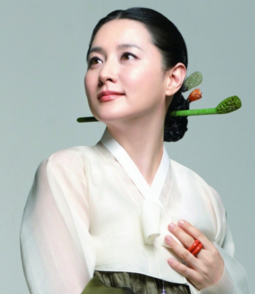 韩星古装:宋慧乔素面朝天,李英爱优雅大方,韩佳人小身材大脑袋