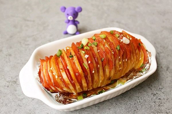 家常小菜也可以做得很精致,很上档次,一份蓑衣土豆送给大家