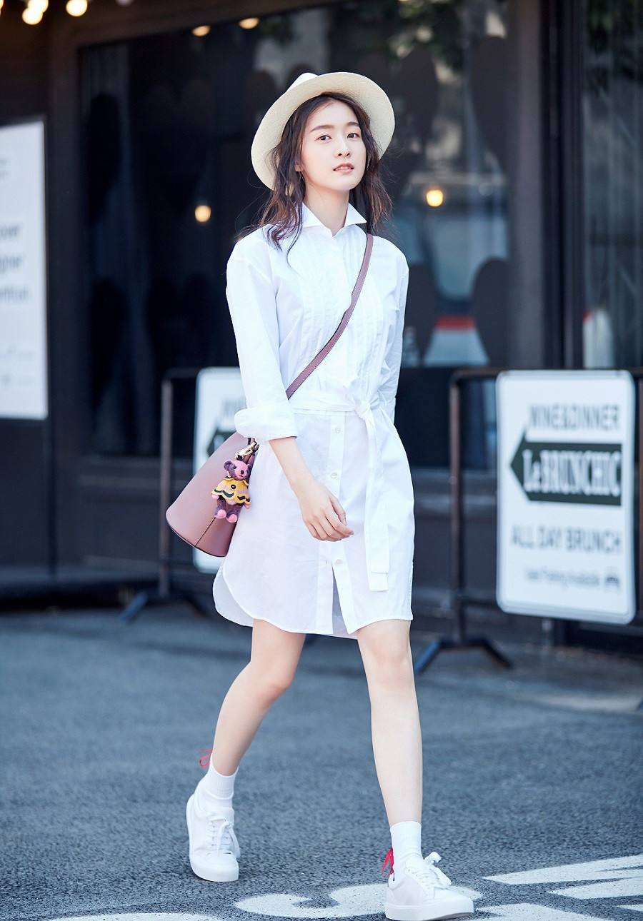 张雪莹迷人街拍,图2青春活力,图3帅气十足