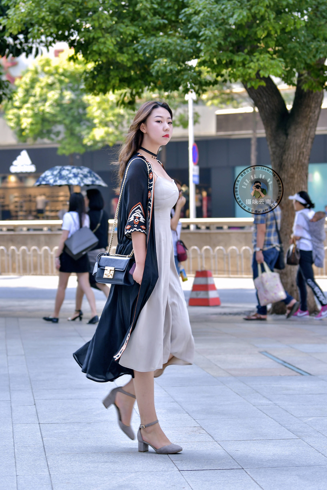 街拍:漂亮的长裙女生