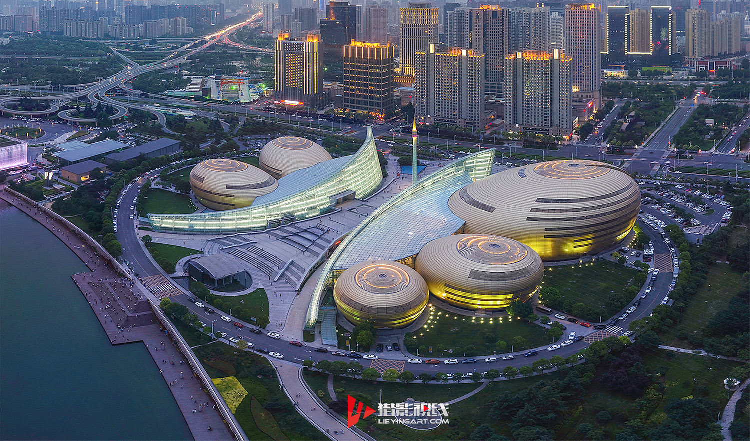猎影建筑摄影:郑州cbd国际会展中心