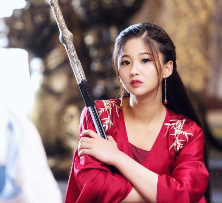 风姿卓越,倾国倾城——戚蓝尹