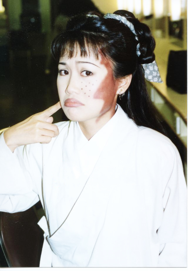 美人志|梁小冰:眼波流转的蝴蝶美人