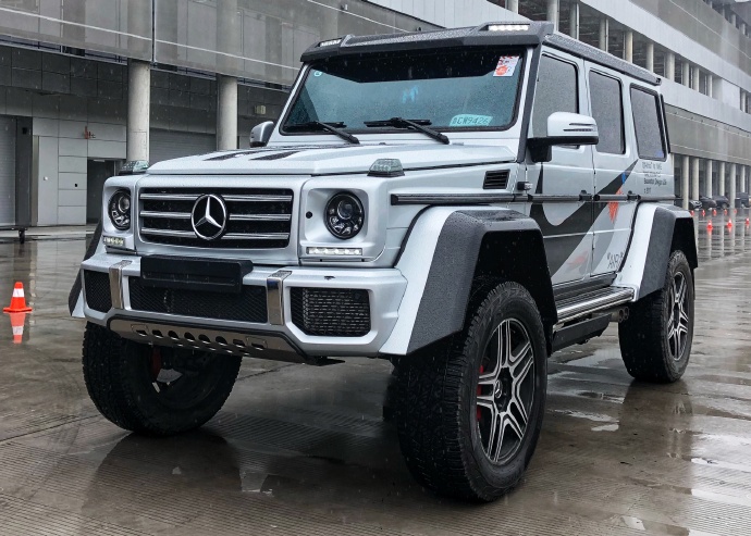 奔驰g500 4x4,一台真正的硬汉越野车!