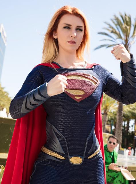 《女超人》cosplay,最后一个的画风不对啊?那么胖怎么飞啊?