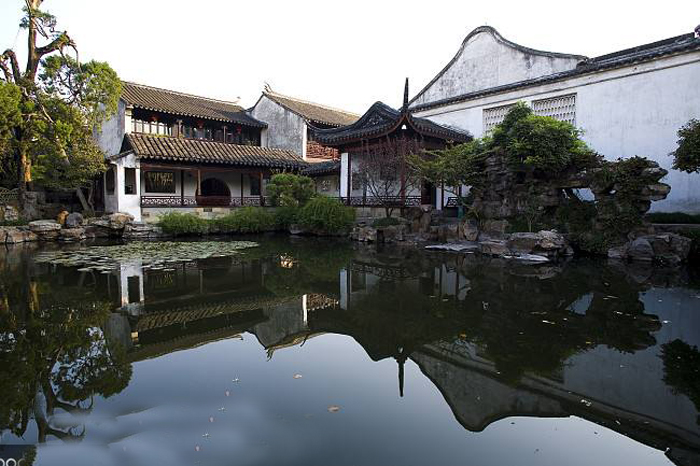 倚天屠龙记,绿柳山庄那么奢华的园林,赵敏为什么轻易烧掉?