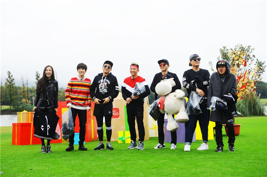 《跑男》七人的拍照姿势,图1学不会,图3搞怪,图5辣眼睛