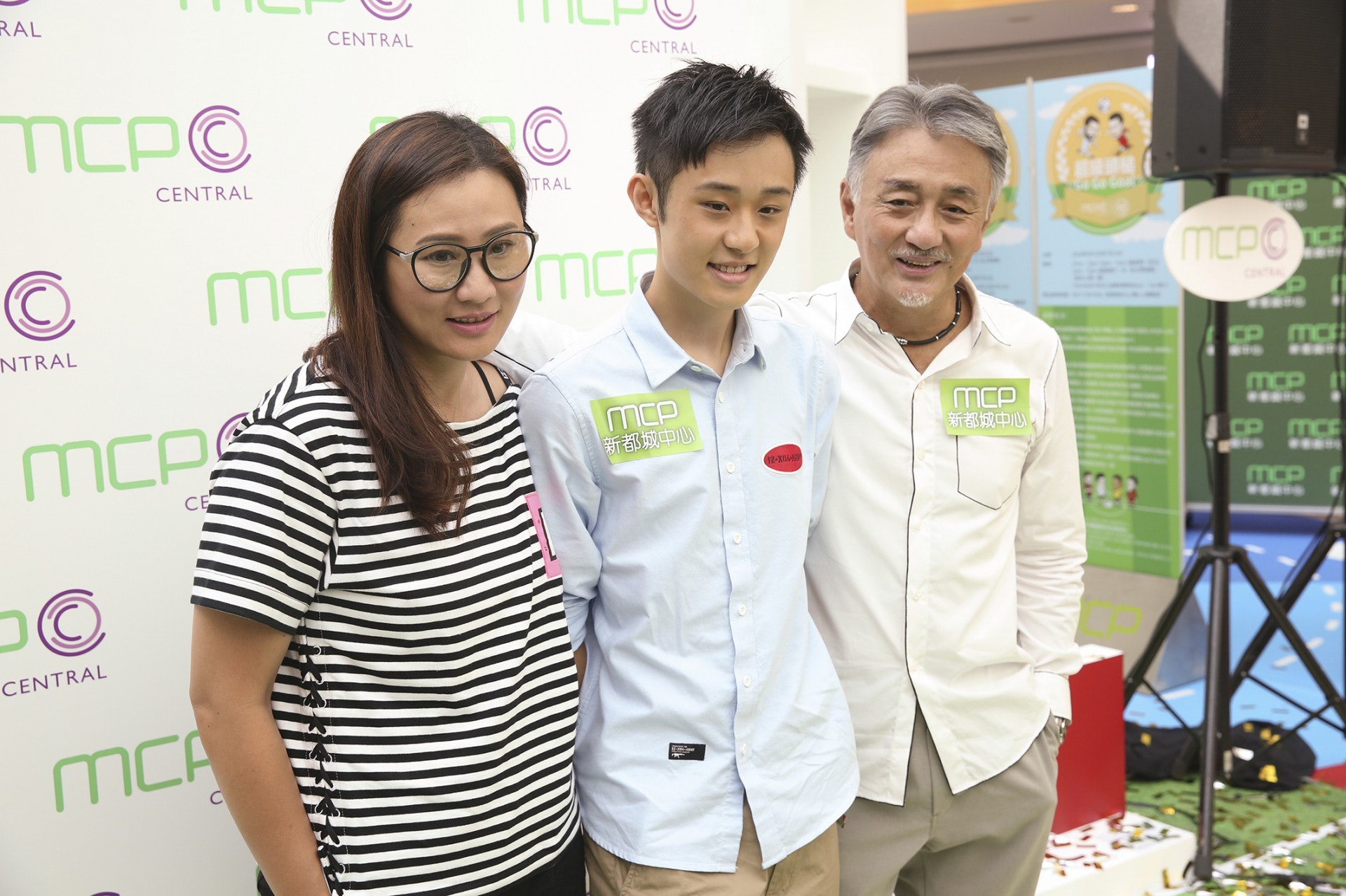 tvb吴岱融与儿子父子档现身活动,两父子帅气同框,十分溫馨!