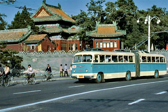 老照片:80年代的北京,80年代的上海,80年代的香港!