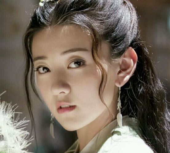 她是最经典"苏樱",22岁成名美貌无敌,41岁活成"最佳女主角"