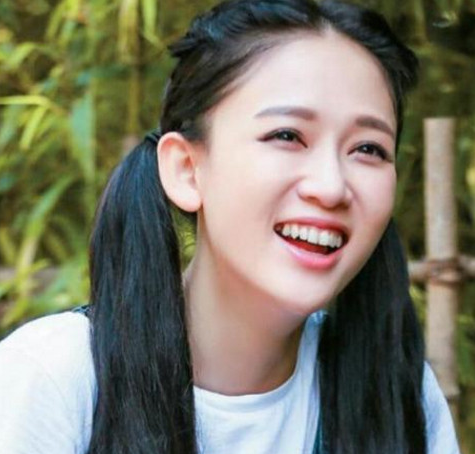 明星憋尿多难受?郑爽狂奔,陈乔恩引发肾结石,她用胶带就地解决