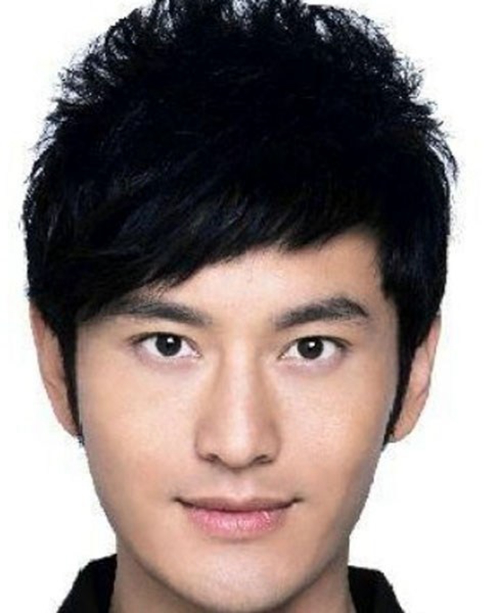 周杰伦证件照打79分,黄晓明证件照打89分,而他证件照打300分