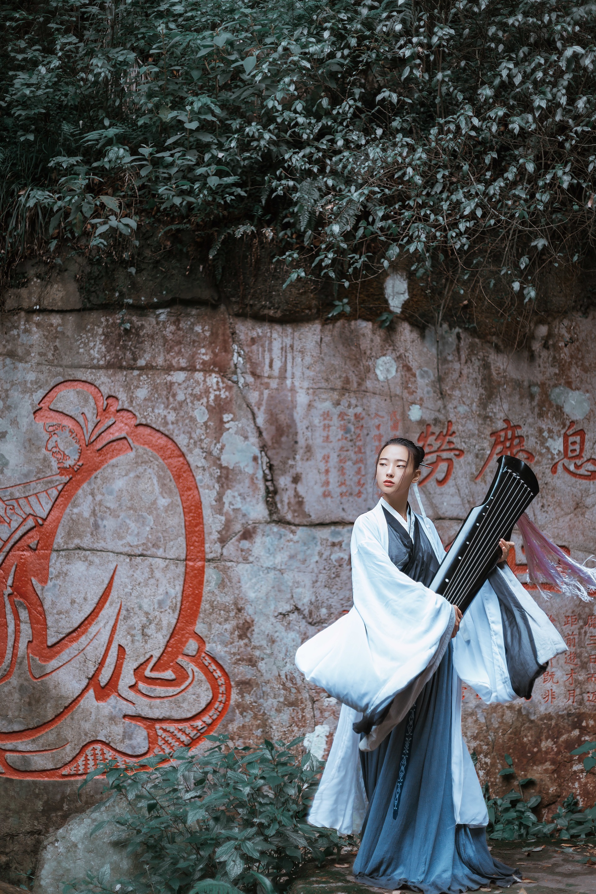 古风摄影 弹琴读书寻遍名山 转载自百家号作者:宿命的匹克