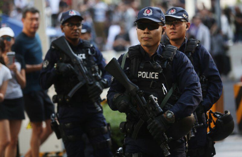 新加坡军警戒备森严保证"金特会"安全