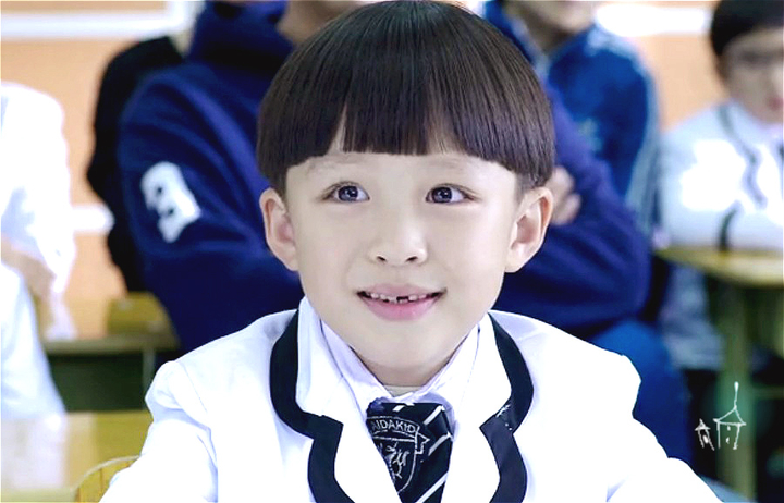 演过文章儿子的朱佳煜,都长这么大了,像个小姑娘一样秀气