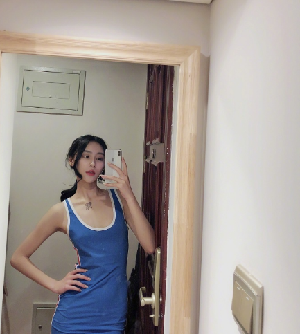 杨馥宇新造型惊艳众人,这双漫画腿也是拉仇恨了