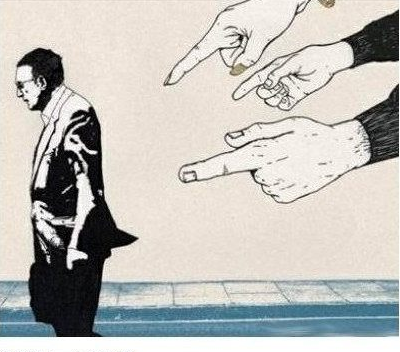 引人遐想的4张人性图:图1千夫所指,图3的友情最真挚!