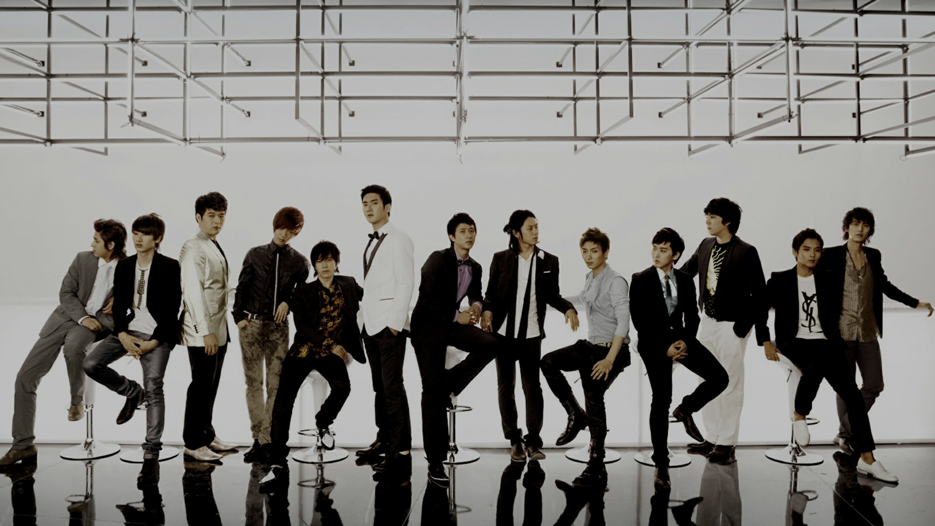 那些superjunior人比较齐的时候的合照,永远是有13人的大团啊