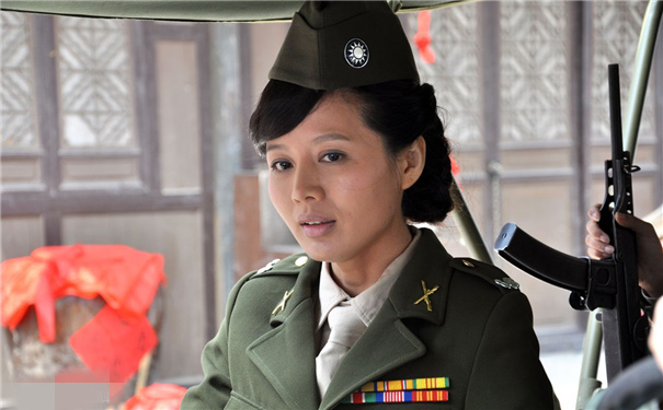 她是谍战剧专业户,"军旅霸王花"浑身充满着正能量!