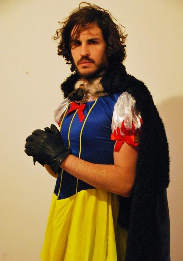 辣眼睛女装大佬cosplay,网友:我怎么觉得春丽大叔萌萌哒?