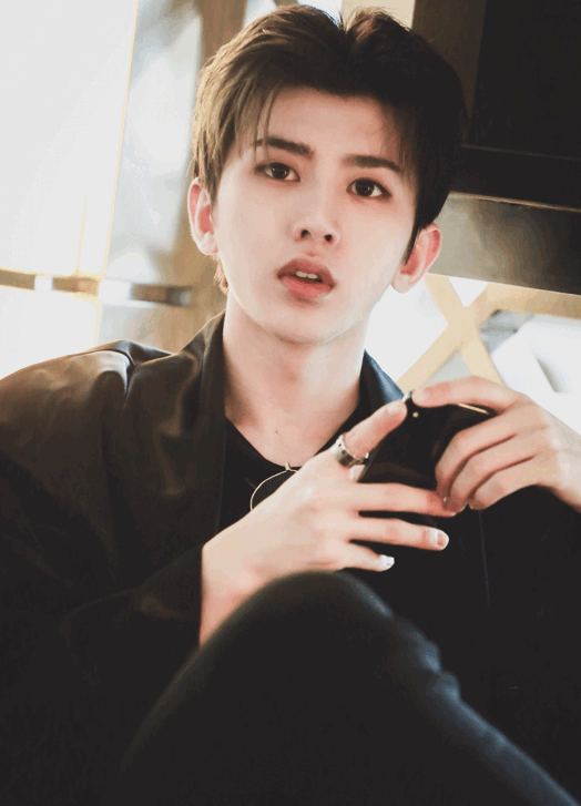 同是98年出生的明星,宋祖儿周洁琼知名度很高,图5已过气多年!