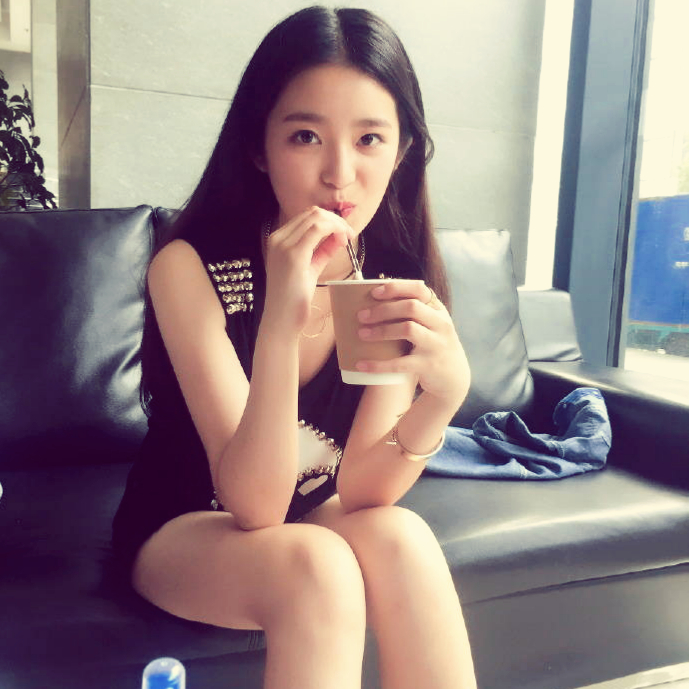 林青霞女儿如今竟长得如此多娇,网友称跟林青霞年轻时有得一拼