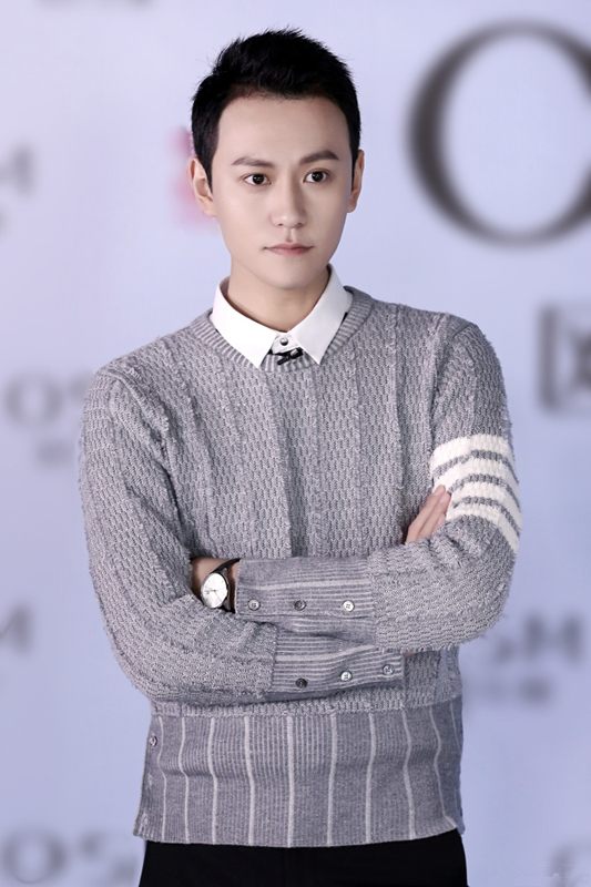 秦俊杰硬照,"最爱短寸头的少年",最后一张小恶魔也清纯无害!