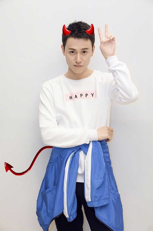 秦俊杰硬照,"最爱短寸头的少年",最后一张小恶魔也清纯无害!