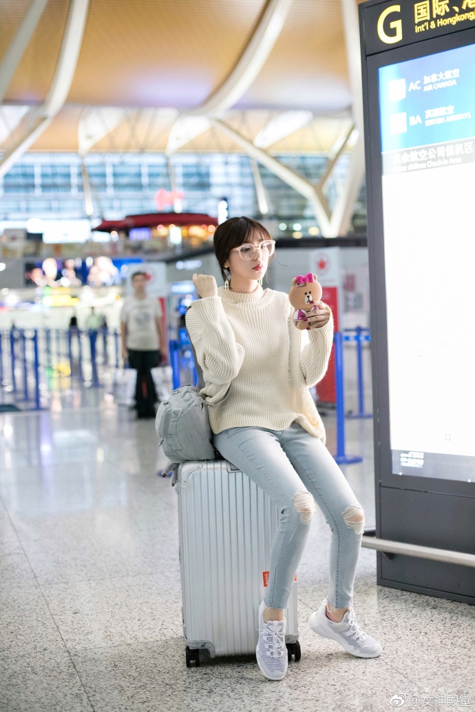 郭雪芙私人穿搭照片,简约又时尚