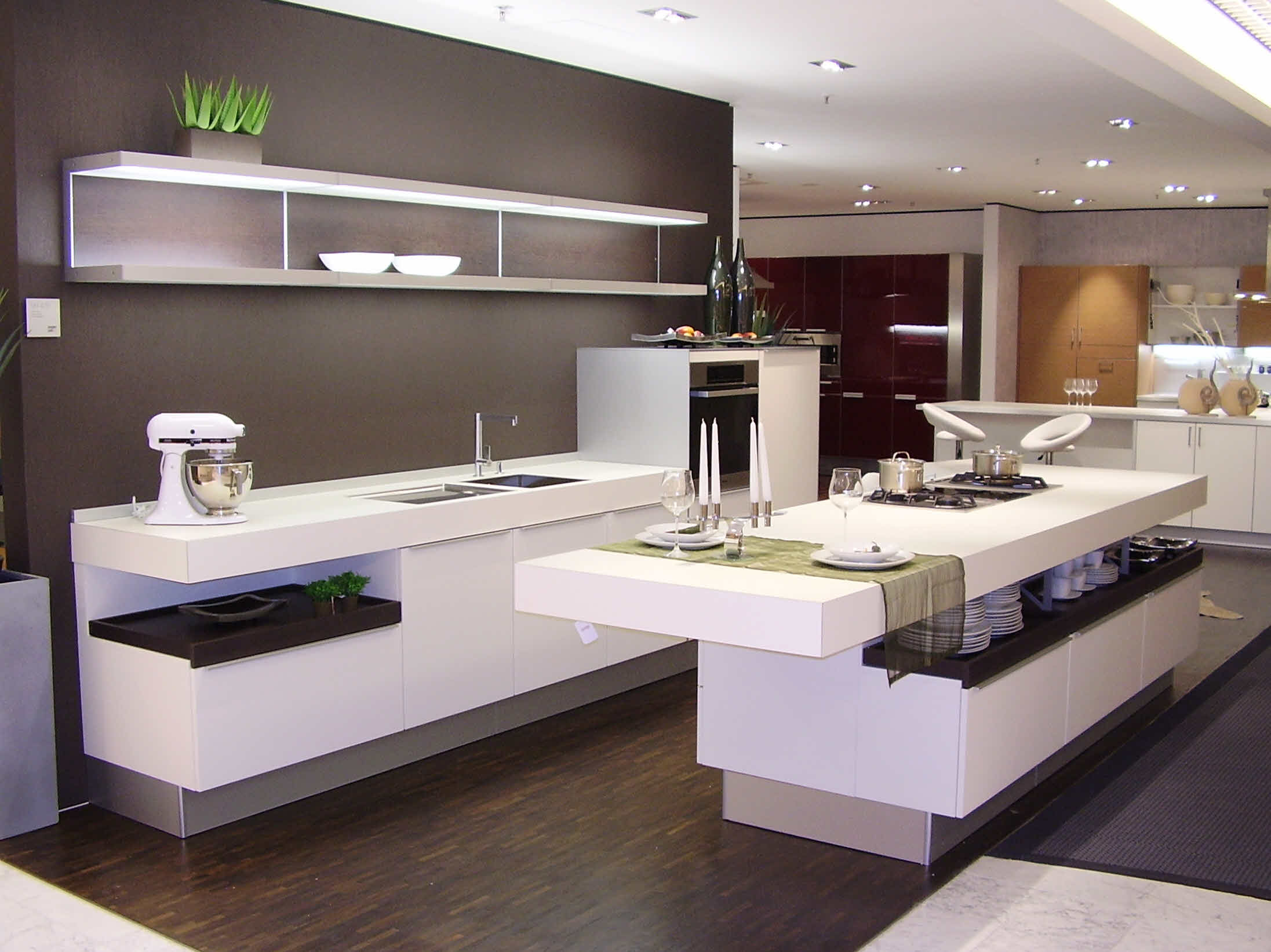 现代简约风格厨房橱柜设计——中岛台的灯光效果对整体的影响