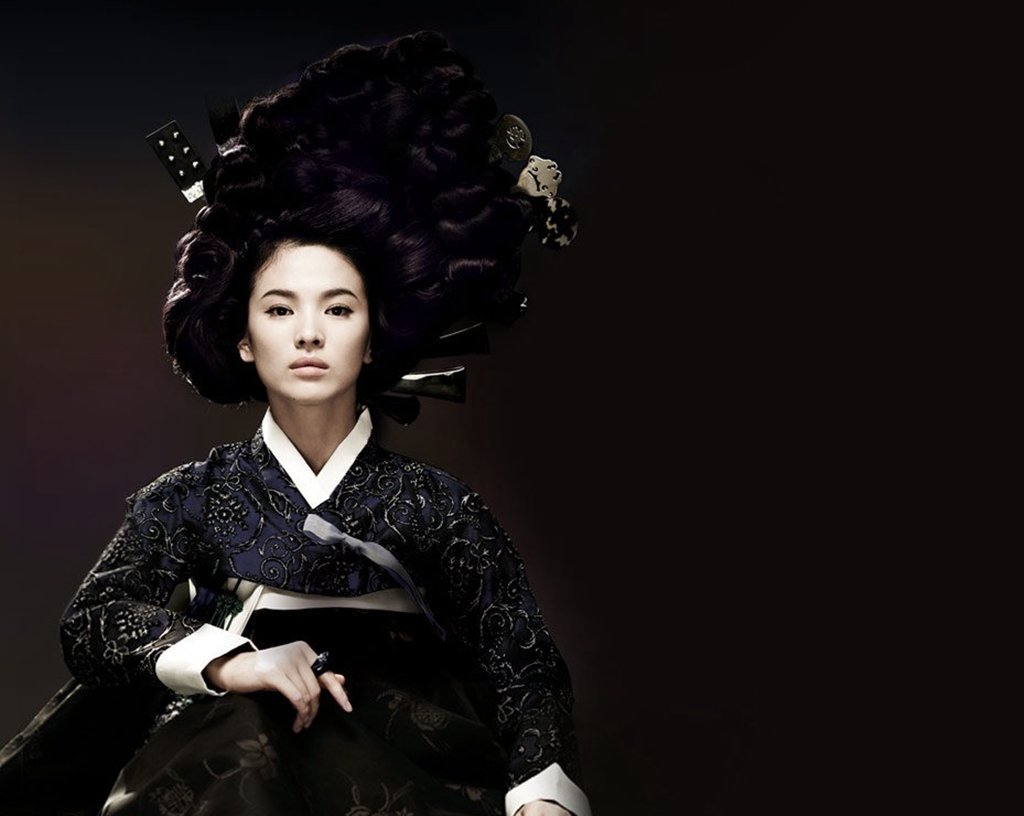 韩佳人太阳穴凹陷,宋慧乔活像大蒲扇,李知恩也算古装?