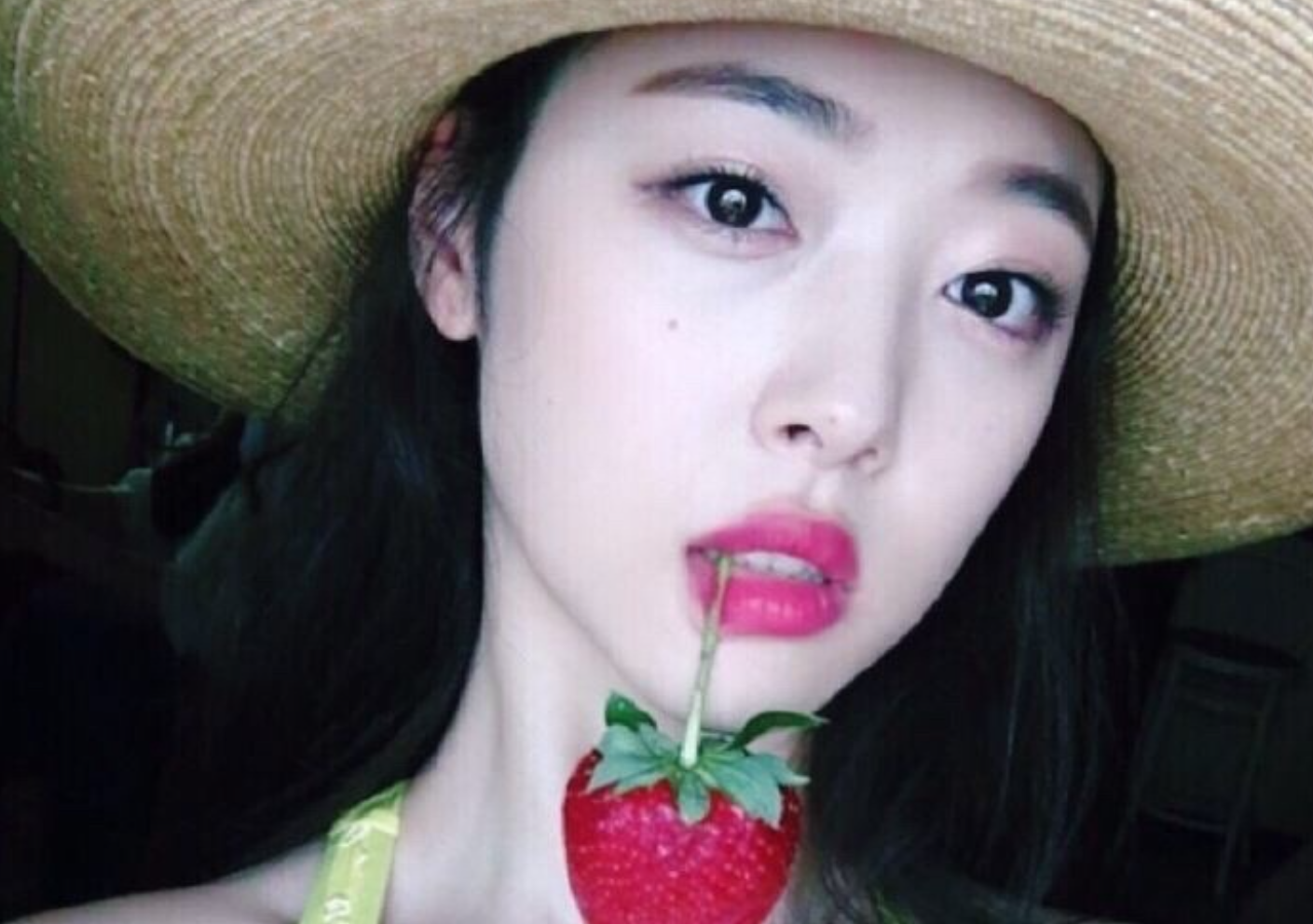 崔雪莉长相又纯又欲,她的美是慵懒性感的颓废美,让人无法抗拒!