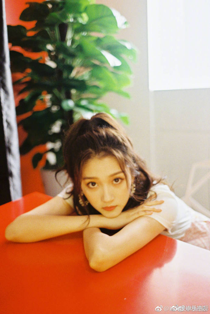 关晓彤 夏季清凉美照,真是太撩了!