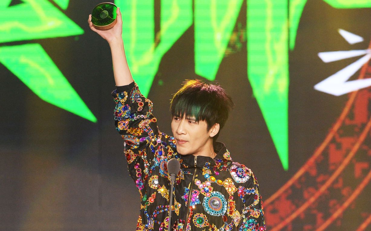 大张伟解说世界杯,调侃抑郁症自杀守门员?现已道歉!