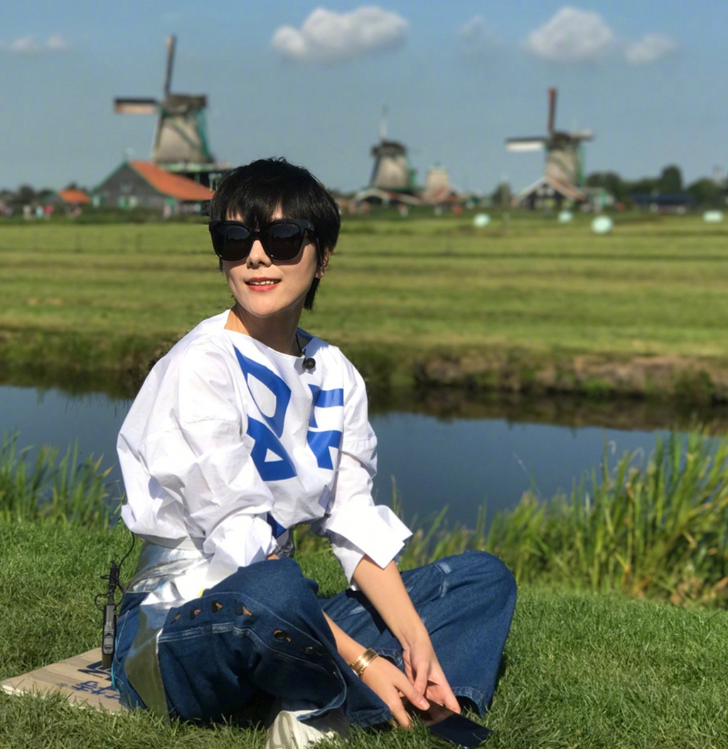 杨乐乐的6张时尚写真照:最喜欢图三,图五才让汪涵动心!