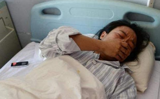 大儿子不成器,40岁高龄产妇生二胎,孩子出生后却在手术台上痛哭