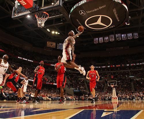 詹姆斯经典动作,追身大帽和坦克式突破都不如它经典!