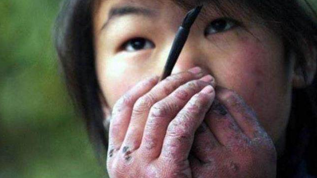 摄影师拍下的人性图:图1冬天冻手,图5比贫穷可怕是看不到希望!