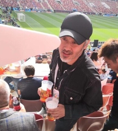 热心市民陈先生在世界杯现场,除了足球队,中国能去的果然都去了