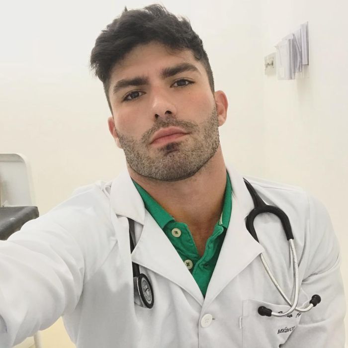 欧美帅到爆炸的男医生,据说他们区域的姑娘没事儿总生病