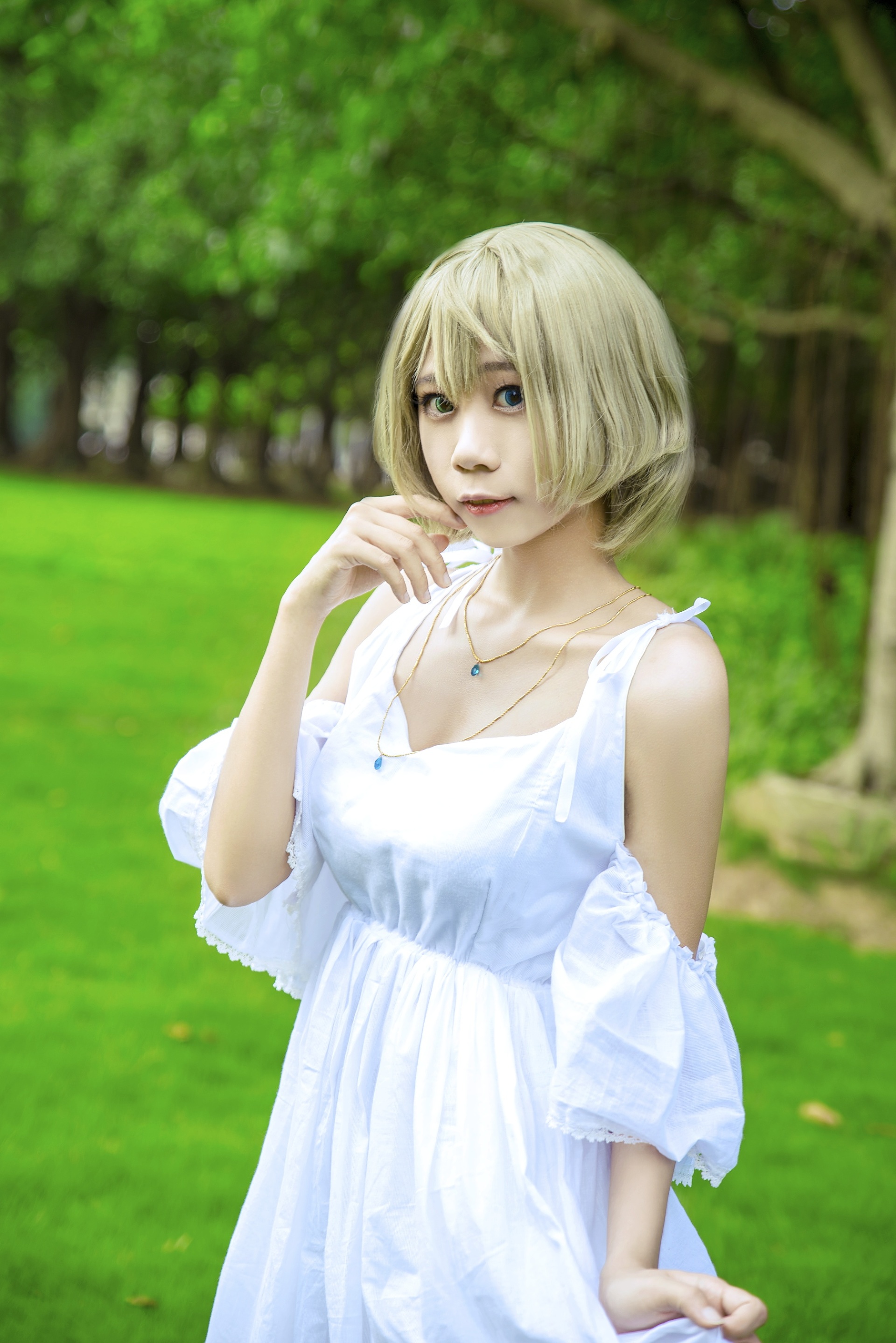 coser草地演绎御姐高垣枫 只是少了一颗泪痣