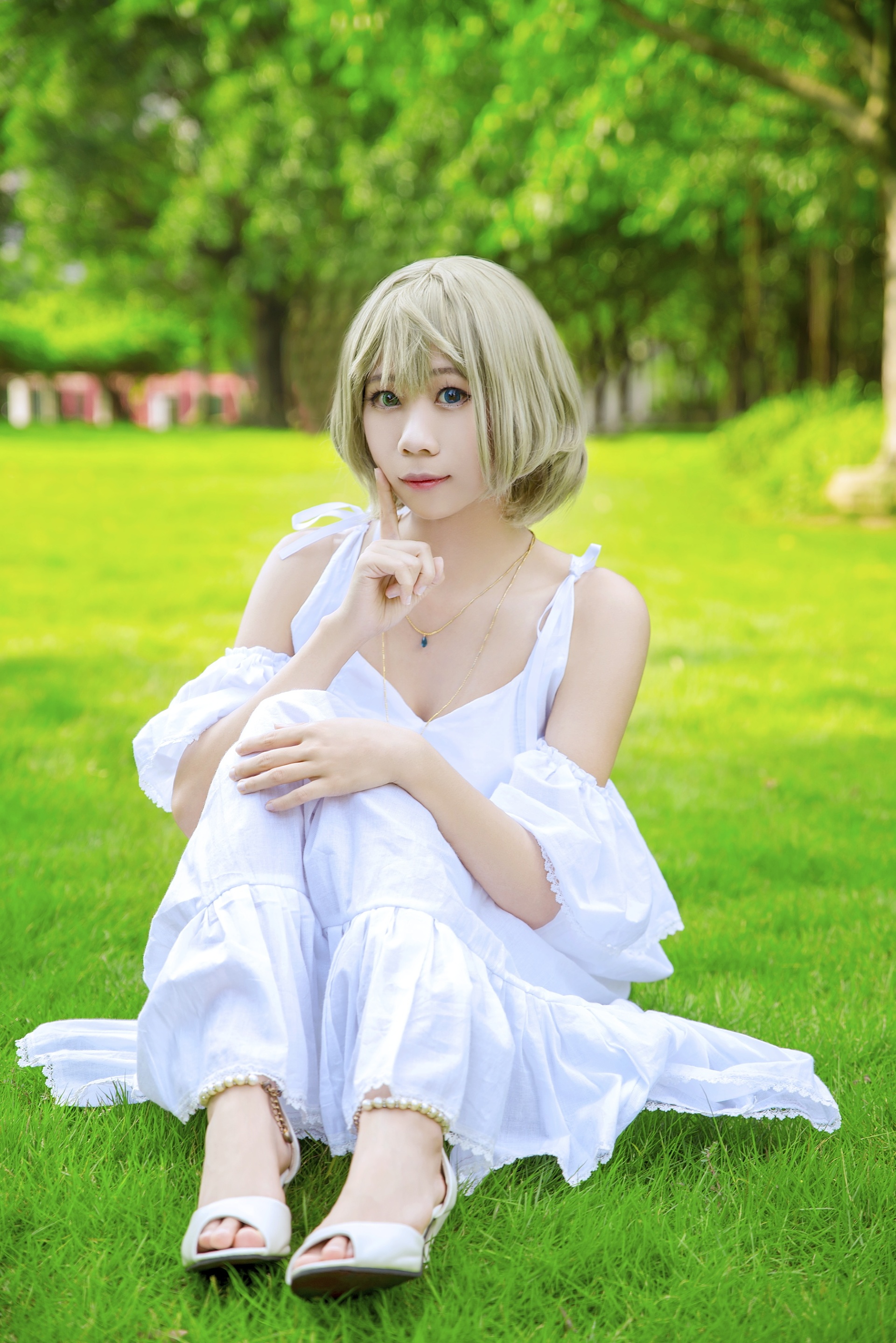 coser草地演绎御姐高垣枫 只是少了一颗泪痣