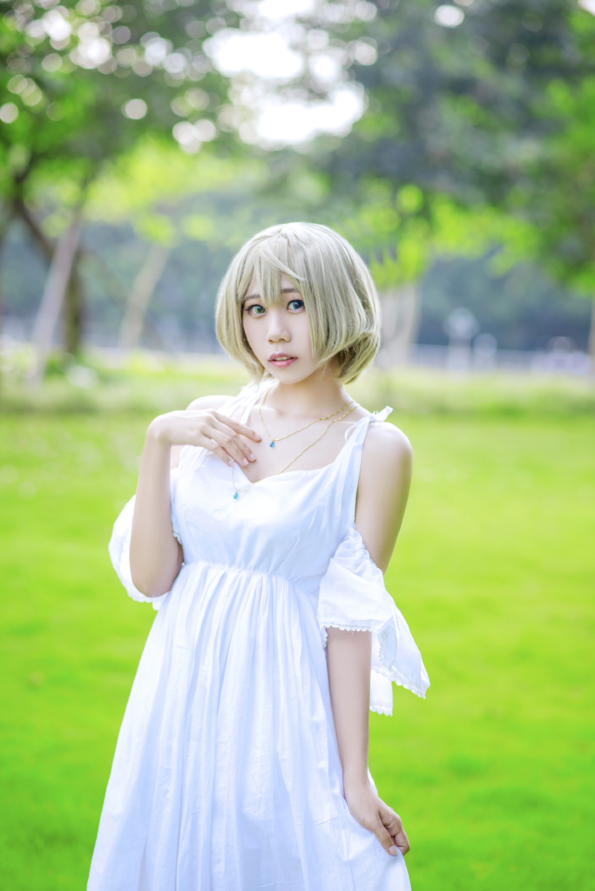 coser草地演绎御姐高垣枫 只是少了一颗泪痣