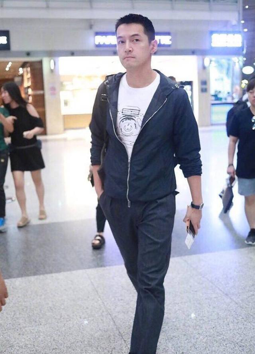 胡歌的5个发型,我最喜欢图三,最后一个迷倒了万千粉丝!