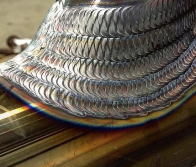 鱼鳞焊顾名思义就是焊接的地方像鱼鳞一样,这是焊接的最高艺术.